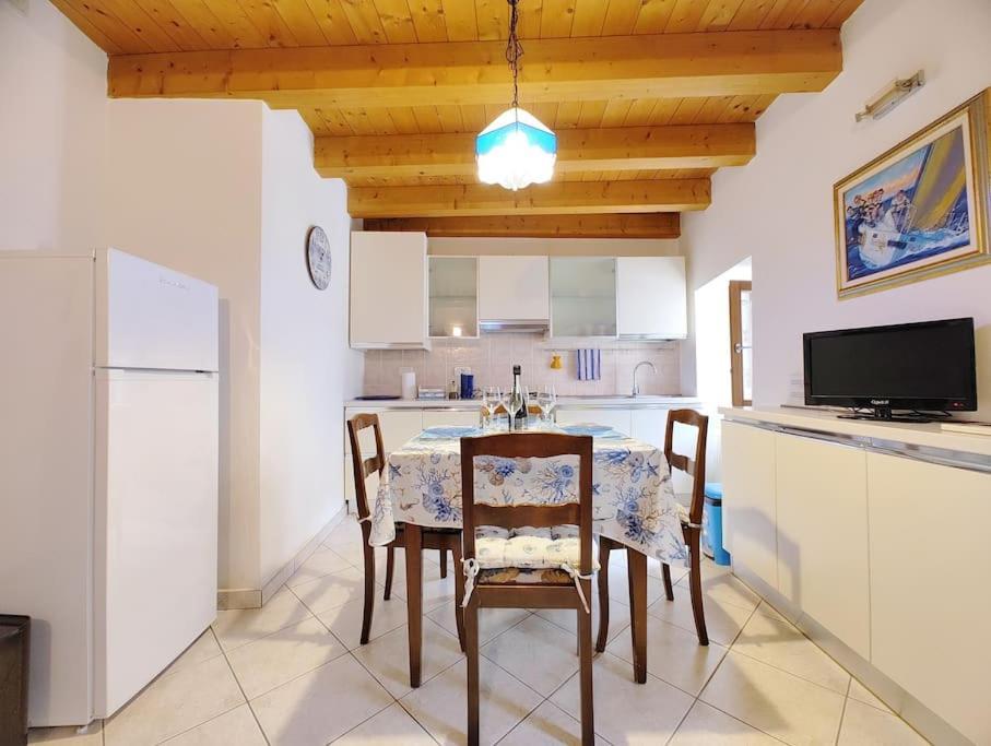 Lungomare - Free Wifi & Spiaggia A 100 M Apartamento