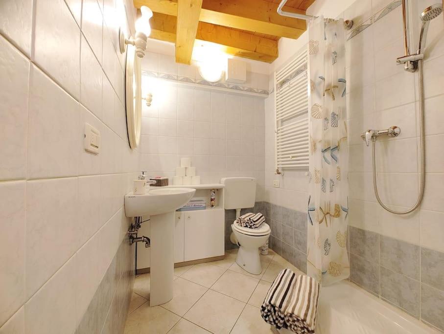 Apartamento Lungomare - Free Wifi & Spiaggia A 100 M